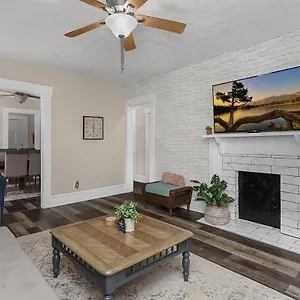  Holiday home Chic 2br Near Dt, 8 Min Walk To Park&conservatory United States