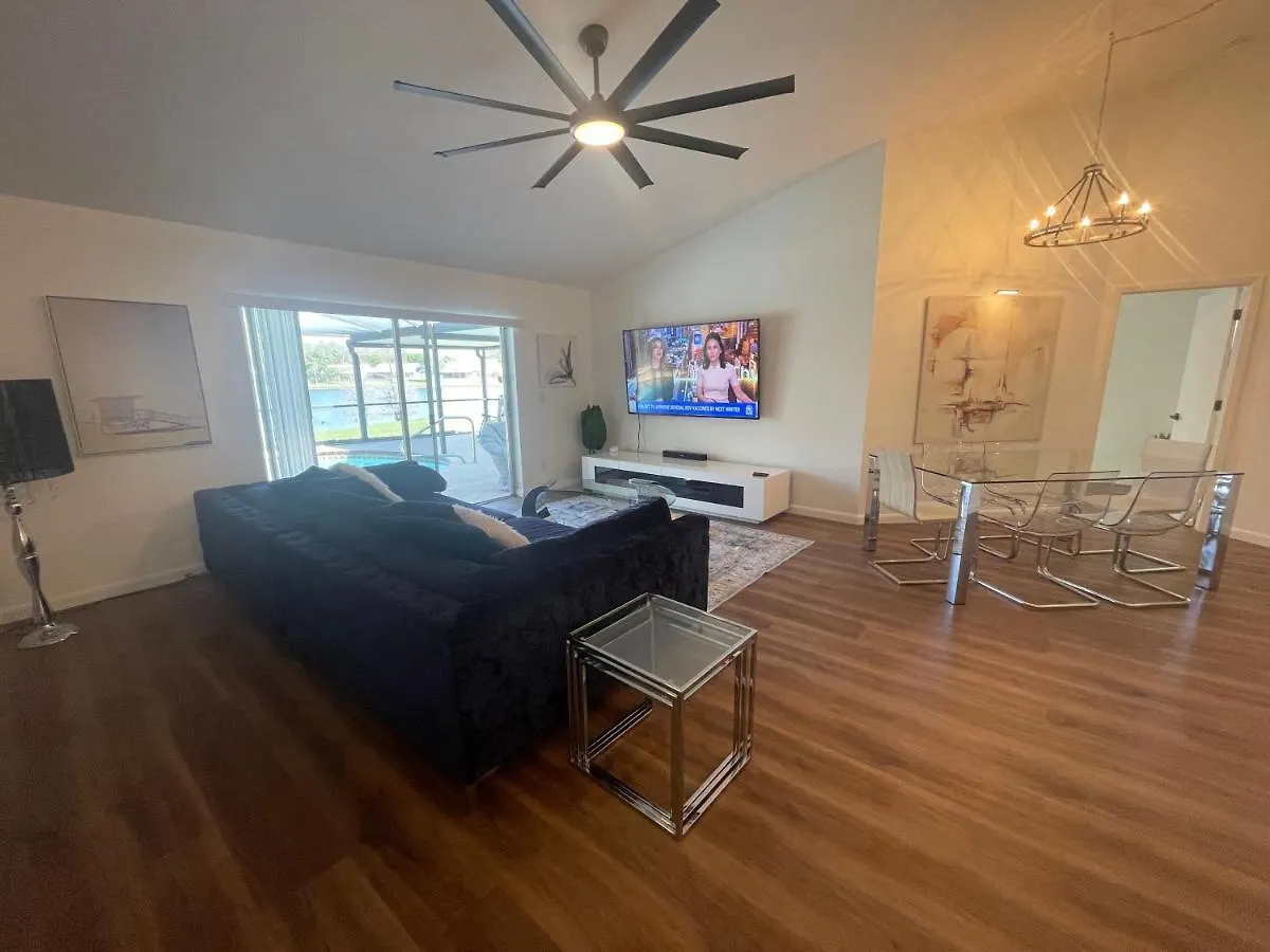 Tampa Golf Course Oasis With Pool- 4 Bedrooms!